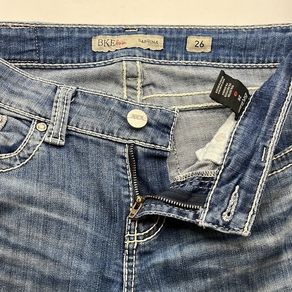 BKE Denim Sabrina Low Rise Capri Size 26 - Picture 16 of 16